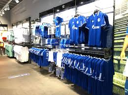 In de schalke 04 online fanshop vind je alle fanartikelen van de duitse topclub. Fc Schalke 04 Fanshop Geschaftsstelle Home Facebook