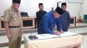 Bagi kamu yang penasaran dengan gaji guru honorer di jakarta hingga daerah, simak saja berapa gaji guru honorer? Dprd Sarolangun Setujui Kenaikan Gaji Honorer Radarjambi Co Id Berita Independen Akurat