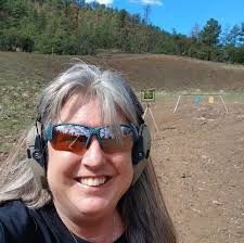 Who recommends a large animal vet for house calls and horse burials in  Vernon area?