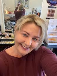 An absolutely beautiful morning of spoiling myself today with a fresh cut n  style at Scissor Sisters, thankyou to the lovely Karissa Campbell! 💜 Then  off to Indulge Beauty Salon