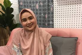 User7647660710180 (@user7647660710180) adlı kullanıcı tiktok'ta disitu kadang saya merasa sedih adlı müzik içeren kısa bir video oluşturdu. Kiat Padu Padan Busana Ramadhan Ria Miranda Antara News