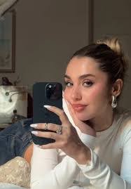 Melissa Saputo's Instagram, Twitter & Facebook