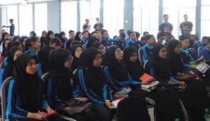 We are from phm112a uitm campus permatang pauh. Peka Pv Uitm Dekati Pelajar Sekolah Dedah Kehidupan Sebenar Di Kampus Buletin Mutiara