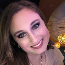 Hello, my name is Amanda Heinen and I am professional family, business, and  portrait photographer in the Nashville, TN area.