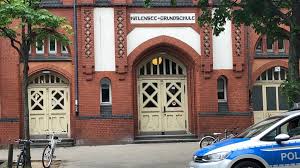 Polizei Einsatz An Halensee Grundschule B Z Berlin