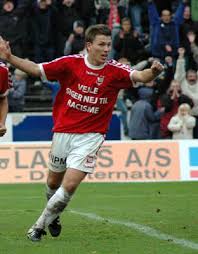 Get this ball as far as you can by overcoming various obstacles. Ulrik Balling Wikipedia