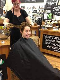 Make sure you use organic henna that does not contain any chemicals or. Henna Hair Dye To The Rescue Houstonia Magazine