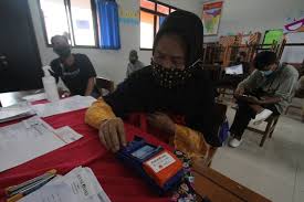 Daftar kartu kredit virtual dari berbagai bank. Dinsos Dan Bank Dki Mulai Salurkan Bansos Tunai Rp 300 000 Ke Masyarakat
