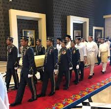 Sultan abdullah sebelum ini baru sahaja ditabalkan sebagai dymm sultan pahang pada 12 januari yang lalu, menggantikan ayahanda baginda, sultan sultan pahang sultan abdullah sultan ahmad shah secara rasminya dilantik sebagai ke bawah duli yang maha mulia seri paduka baginda yang. Perginya Sultan Berjiwa Rakyat Pelajar Tahfiz Seluruh Pahang Turun Doakan Pemergian Baginda Nona