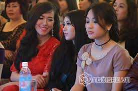 Sau khi ngồi ăn tôi thấy có một chiếc loa kéo, nên mới vui vui bảo đưa mic để hát thử một bài, mọi chuyện hoàn toàn chỉ diễn ra nội bộ trong nhà, không hề tụ tập, mở tiệc rầm rộ như mọi người nghĩ đâu. Quang Teo Khoc NhÆ° Tráº» Con Khi Phim Sitcom Cá»§a Anh Ä'ong May