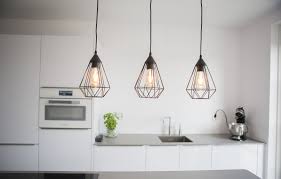 geef een hippe touch aan je moderne keuken met deze retro lampen keukenkraan keuken lampen moderne keuken