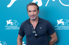 Quelques semaines plus tard, il confiait à femme actuelle, qu'&quot;être papa c'est la plus belle chose qui m'est arrivé dans la. In This New Shot Jean Dujardin Once Again Reveals His Legendary Charisma Archyde