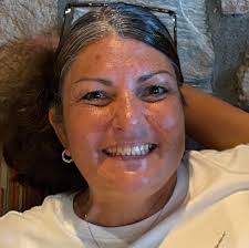 How full should car freshie molds be filled?