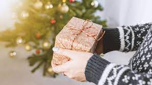 Akan kukirimkan ke santa biar dia ngasih hadiah buatmu. 15 Ucapan Natal 2018 Yang Indah Dan Menyentuh Hati Cocok Dikirim Buat Orang Terkasih Lifestyle Liputan6 Com