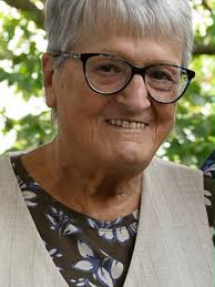 Elle s'appelait Joyce Eason. Elle était la joie à l'état pur. Elle était ma  maman des États-Unis, my mom from Oregon, ma maman de cœur depuis mes 18  ans. Elle avait ce