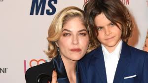 Selma blair documentary shows chemo side effects. Selma Blair An Ms Erkrankte Schauspielerin Teilt Emotionalen Post