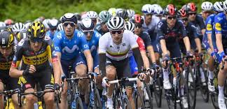 De tour van van aert kwam vrijdag pijnlijk ten einde na een valpartij in de laatste kilometer van de tijdrit. 0dpldcs2bynwkm