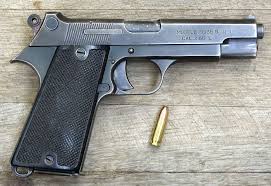 Les consommateurs sur place ont évidemment été choqués et. Saint Etienne Mas 1935 7 65mm 8 Coups Le Pistolet Semi Automatique Modele 1935 Fut Fabrique Par La Manufacture D Armes De S Arme De Poing Pistolets Armes