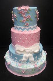 Pastellfarbene Hochzeitstorte In Rosa Blau Und Weiss Mit Einer Weissen Schleife Und Blumen Verziert Tortendeko Festtagstorten Torte Hochzeit