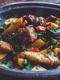 Voir la recette (sur le blog du gourmet). Saute De Porc Au Miel Pruneaux Et Pommes De Terre Petit Bec Gourmand