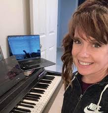 Melissa Canto's Instagram, Twitter & Facebook