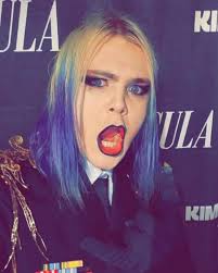 i never catch anything at concerts i'm so happy lol