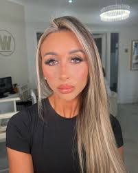 Lauren Kenna's Instagram, Twitter & Facebook