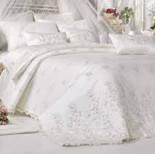 Özenle işlenmiş yatak örtüsüne özel bir dokunuş sağ. Elart Ceyizlik Yatak Ortusu Duvak Gumus Yatak Ortusu 270x260 Cm Yastik Kilifi 50x70 2 Adet Kirlent 1 Adet Ipek Tafta Zemine Fransi Yatak Ortusu Yatak Duvak