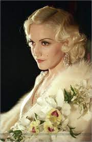 Verder leende ze haar stem aan het hoofdpersonage malice , een spel voor de playstation 2 en de xbox , al werd haar stem niet gebruikt in het eindproduct. Gwen Stefani