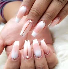 Akrylové nehty jsou velmi tvrdé a odolné modelují se pomocí tekutiny a akrylového prášku jenž obsahuje micro částice. Gelove Nehty Brno Nail Studio 99
