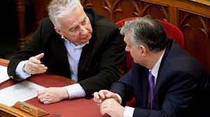Жолт шемьен (ru) político de hungria (es); Index Belfold Ha Orbannal Tortenik Valami Semjen Zsolt All Be A Helyere