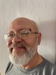 Tengo que optar El tiempo en casa hay que abrazarlo y amarlo. Me procurará  abundante placer si sé cómo hacer uso de el. Los años vividos con gozo se  cuentan entre los