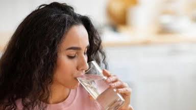 शरीर में महसूस हो रही है डिहाइड्रेशन, इन गजब के तरीकों से बढ़ाएं पानी पीने की मात्रा , Lifestyle Hindi News - Hindustan