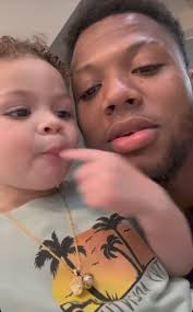 #Braves Ronald Acuña spending time with his youngest son in the off-season!  ❤️, 📸 via: Ronald