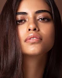 Stunningly Beautiful 🌟 @priyadarshini.96 Photographed and Retouched by  @nataliaarantseva #lovedoingskin #dewyskin #skincare #subtleyetglam  #natural #upcloseandpersonal #makeupartist #monikadeymakeupandhair  #makeupideas #dewy #priyadarshini #inega ...