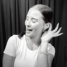 Lily Roberts's Instagram, Twitter & Facebook