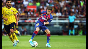 Woody allen, filmde, radyonun 1940'lı yılların toplumsal yaşantısında ne denli önemli bir rol oynadığının altını çiziyor esas olarak. Riqui Puig When Football Becomes Art Youtube