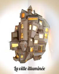 J Aime Le Carton Et Avec Toutes Les Chutes Que Je Garde J Ai Creer Des Petites Maisons Qui Sont Vite Deven Art En Carton Bricolages En Carton Maison En Carton