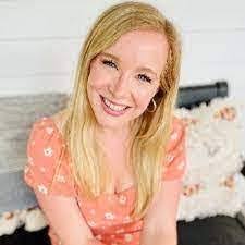 Amy Fad's Instagram, Twitter & Facebook