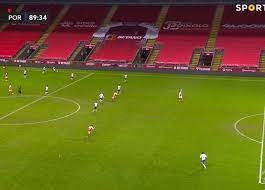 Zaidu estava a colocar o avançado do sp. O Fora De Jogo Assinalado A Sporar Que Deixou O Banco Do Sp Braga Incredulo Videos Jornal Record