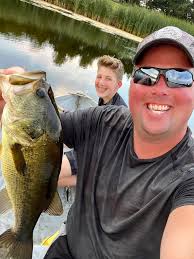 Where to find fishing friends in Elgin, Illinois?