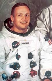 That's one small step for a man, one giant leap for. Kamera Von Neil Armstrong Im Schrank Entdeckt Das Privatgepack Des Ersten Mannes Auf Dem Mond Panorama Gesellschaft Tagesspiegel
