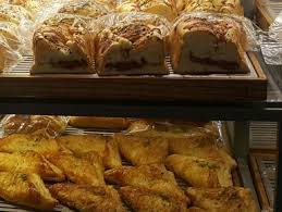Breads (roti) breads (roti) istilah untuk bahan utama pembuatan roti sangat sederhana, yaitu terigu, air, garam dan ragi. Breadtalk Senen Lengkap Menu Terbaru Jam Buka No Telepon Alamat Dengan Peta