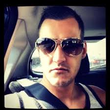 Michael Branco (@micaeleb)