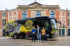 Das bildmaterial kann für redaktionelle zwecke honorarfrei. Bayreuth Mannschaftsbus Der Altstadter Tragt Emotionales Aquarell Der Neue Wiesentbote