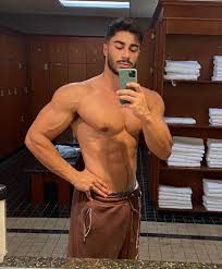 What's the verdict. This is my dream physique so let me know if my dreams  will be crushed : r/nattyorjuice