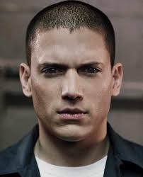 Prison break, también conocida como prison break, en busca de la verdad en hispanoamérica, fue una serie de televisión dramática estadounidense que estrenó la cadena norteamericana fox el 29 de agosto de 2005 y terminó el 24 de mayo de 2009 en su cuarta temporada (los dos episodios finales fueron editados directamente al dvd en ee. Prison Break Season 6 Prison Break S6 Twitter