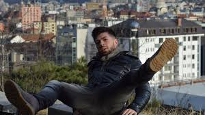 Bravo productions este singura* agenţie creativă din românia care oferă servicii de publicitate neconvențională. Mircea Bravo Majoritatea Entertainerilor Sunt Vloggeri Si Creeaza Continut De La Ei Din Camera Eu Mi