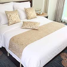 Scopri i runner da tavola in tinta unita e in cotone color beige, antracite, rosso oppure con motivi in tantissimi colori come il senape, il verde o il dorato. Mai Aproape De CumpÄƒrare Vanzare Design Unic Runner Per Letto Matrimoniale Amazon 101openstories Org