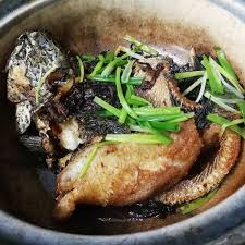 Memberi makan ikan toman dengan 20 ekor ikan mas. Ipoh Claypot Sang Yu Snakehead Fish Or Ikan Haruan Photo By Angelyn Ho Food Pictures Hungry Food
